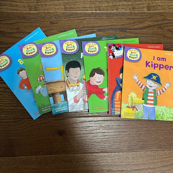 Oxford Read with Biff, Chip Kipper Levels 1-3, 24 Books Bundle. - Picture 4 of 5